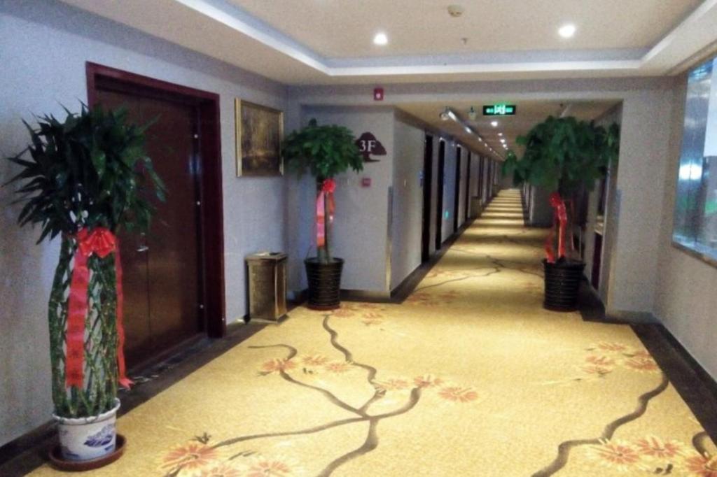 Greentree Inn Geermu Walking Street Business Hotel Golmud Exterior photo