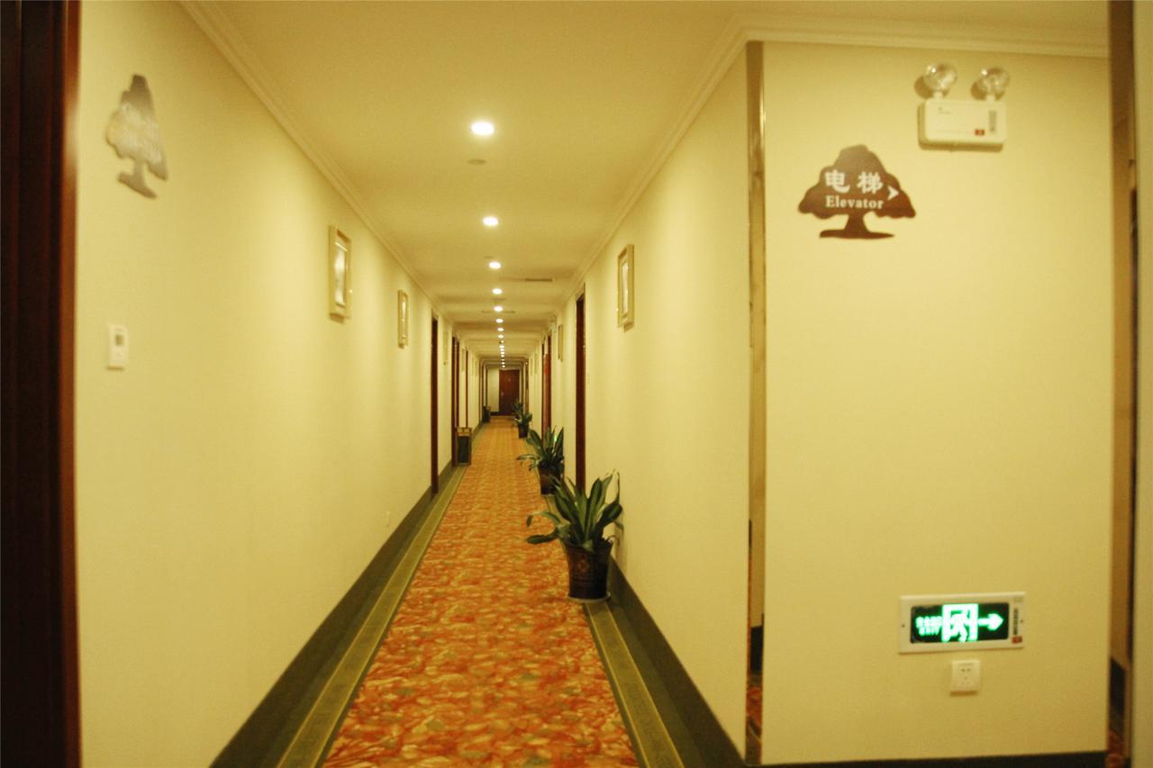 Greentree Inn Geermu Walking Street Business Hotel Golmud Exterior photo
