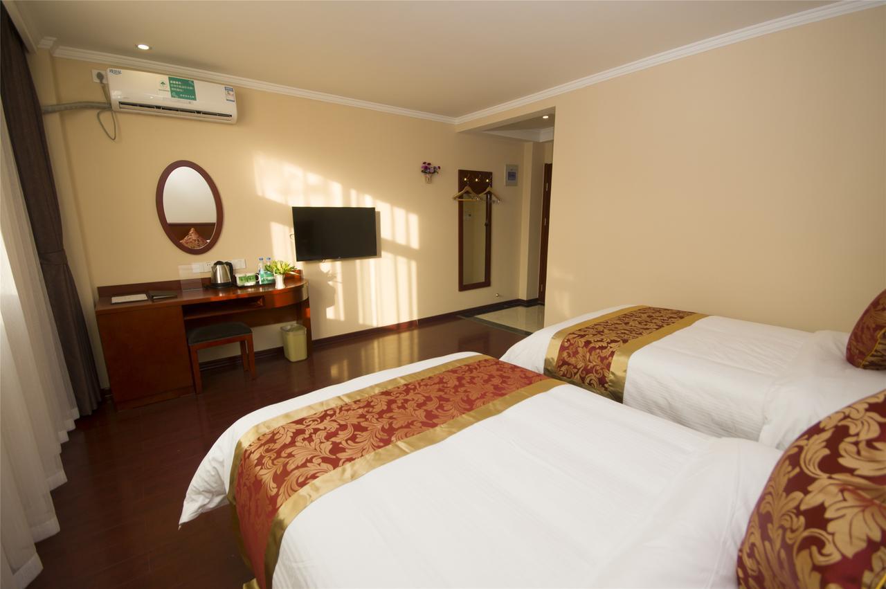 Greentree Inn Geermu Walking Street Business Hotel Golmud Exterior photo