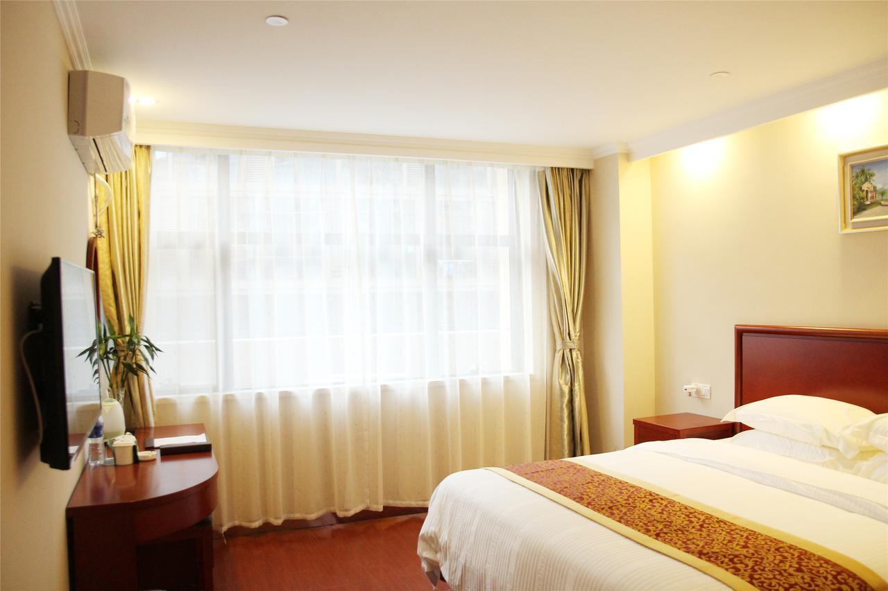 Greentree Inn Geermu Walking Street Business Hotel Golmud Exterior photo