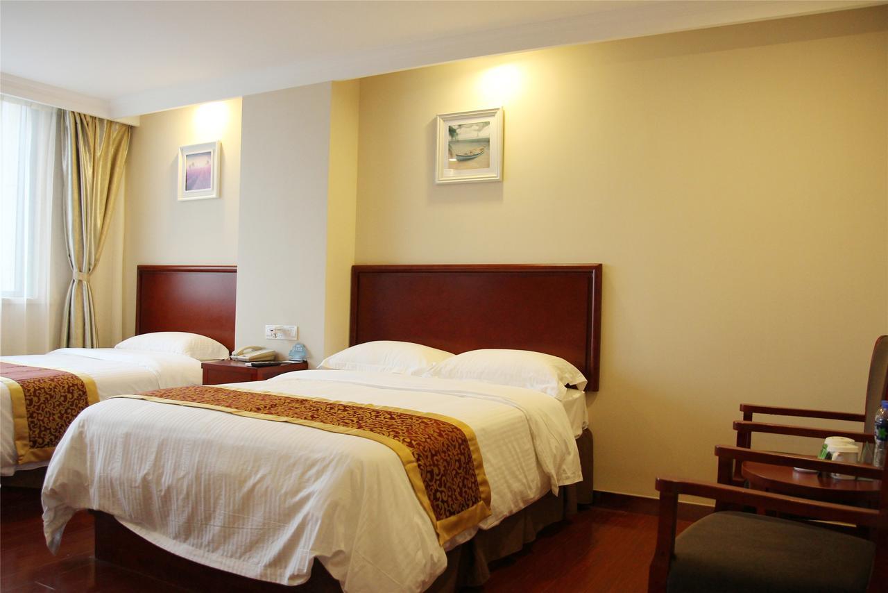 Greentree Inn Geermu Walking Street Business Hotel Golmud Exterior photo
